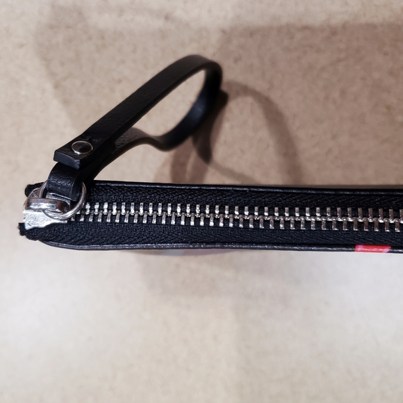 NWOT Old Navy Tropical Print Floral Wristlet - Picture 3 of 5